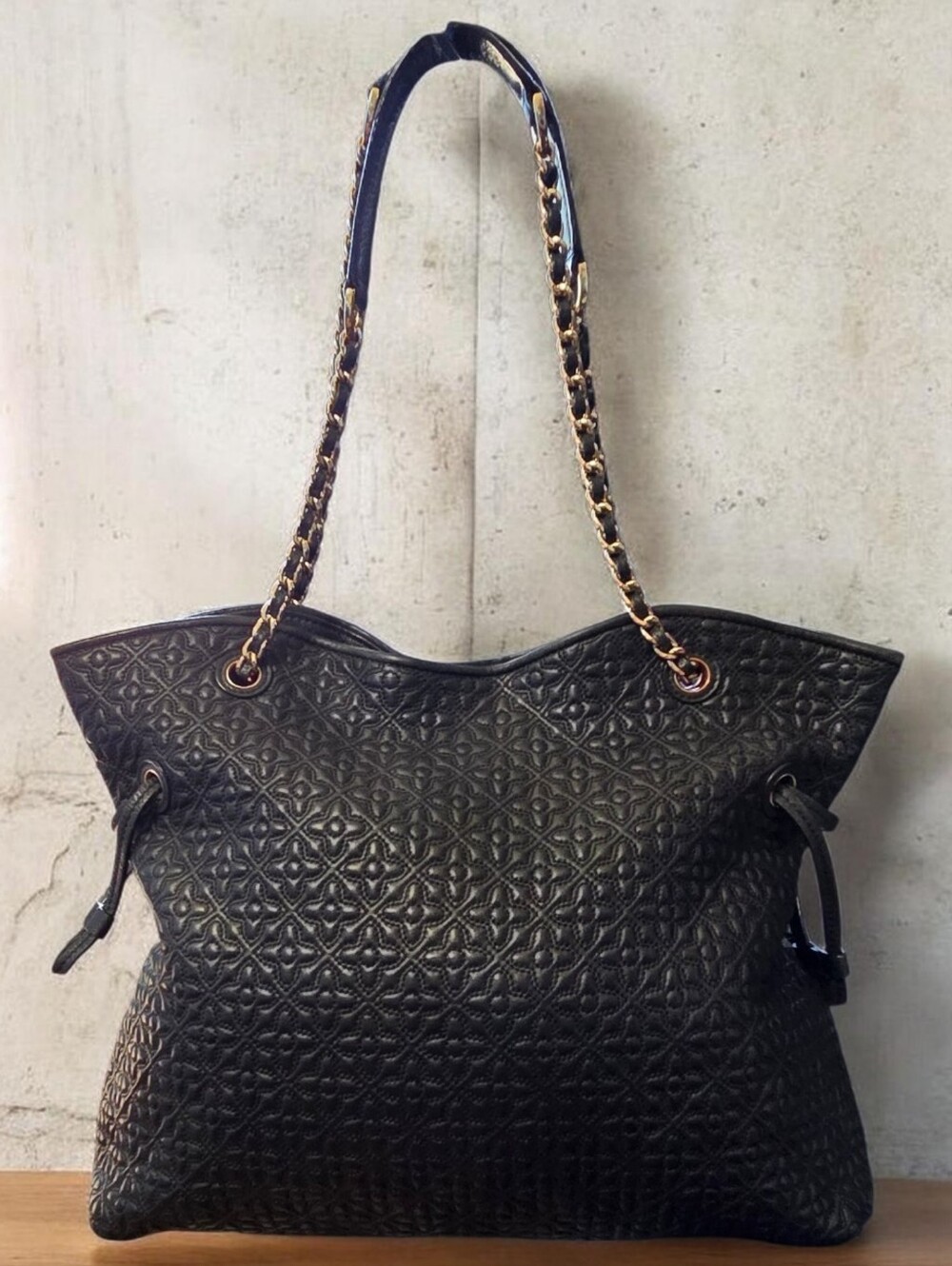 Tory Burch Bryant Black Quilted Leather Chain Shoulder Tote- EUC - Picture 2 of 12